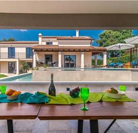 7 bedroom villa with pool in Svetvinčenat, sleeps 14